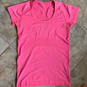 lululemon- rare short sleeve Swiftly-tech tee